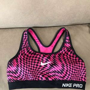 Nike sport brass size small color pink and black